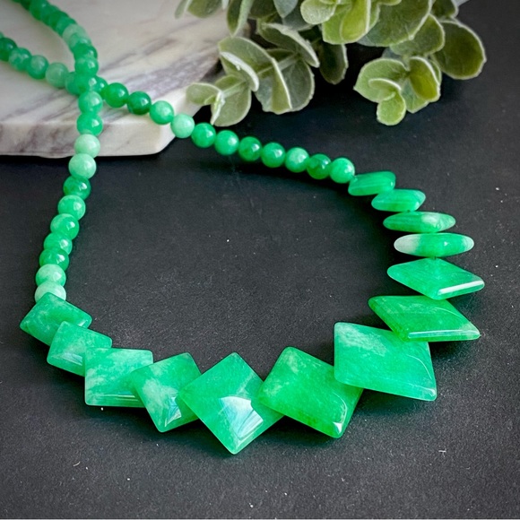 Green Jade Necklace Earring Set Handmade Gemstone Jewelry - Picture 7 of 9